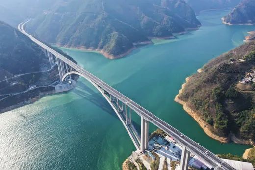 广西“拱桥”再次刷新世界纪录，相当于干了一百年的活  “倔老头”院士：科研是解决问题的
